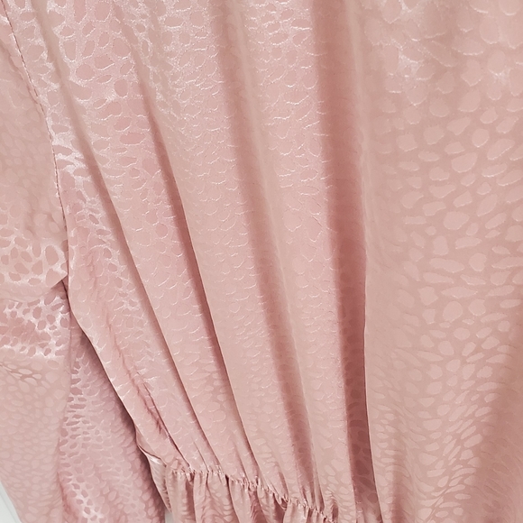 Pink satin dress - Picture 3 of 5